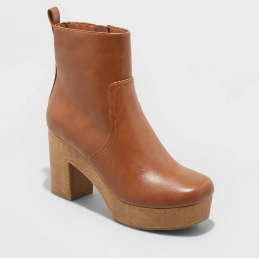 Universal Thread Women's Aggy Clog Platform Ankle Boots